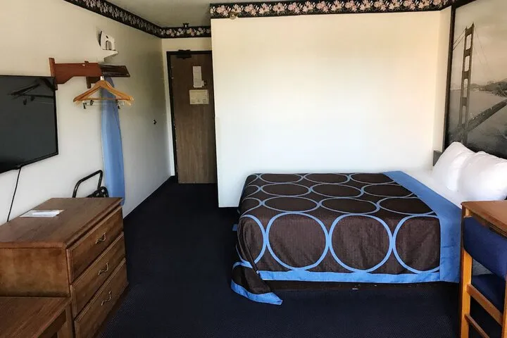 Room 3 of 24