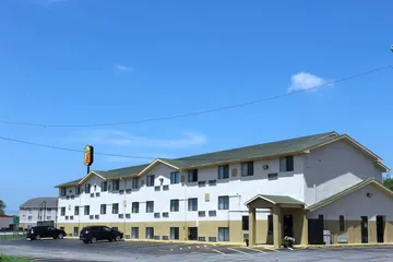 Super 8 by Wyndham Topeka / Wanamaker RD/I-70
