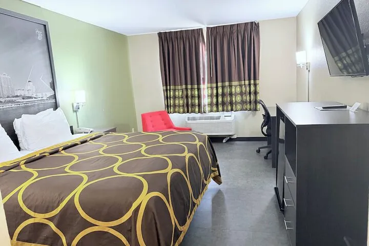 Room 5 of 18