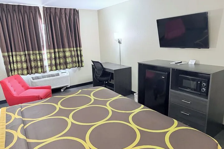 Room 4 of 18