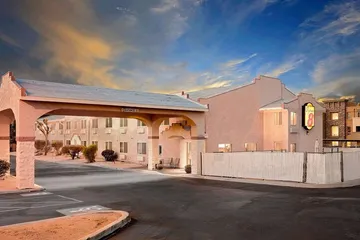 Super 8 by Wyndham Yucca Val / Joshua Tree Nat Pk Area
