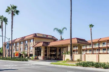 Super 8 by Wyndham Anaheim / Disneyland Drive