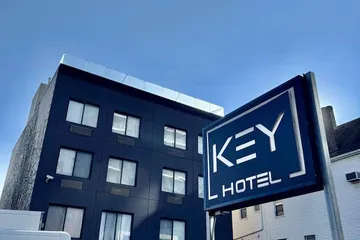 Hotel Key LaGuardia Airport