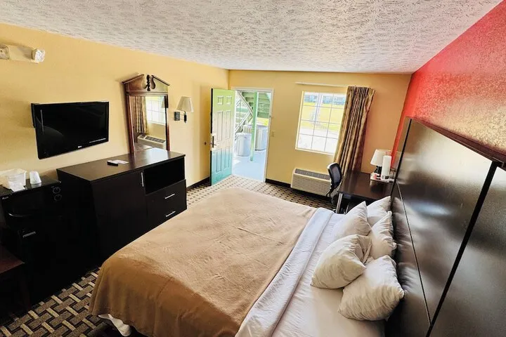 Room 4 of 30