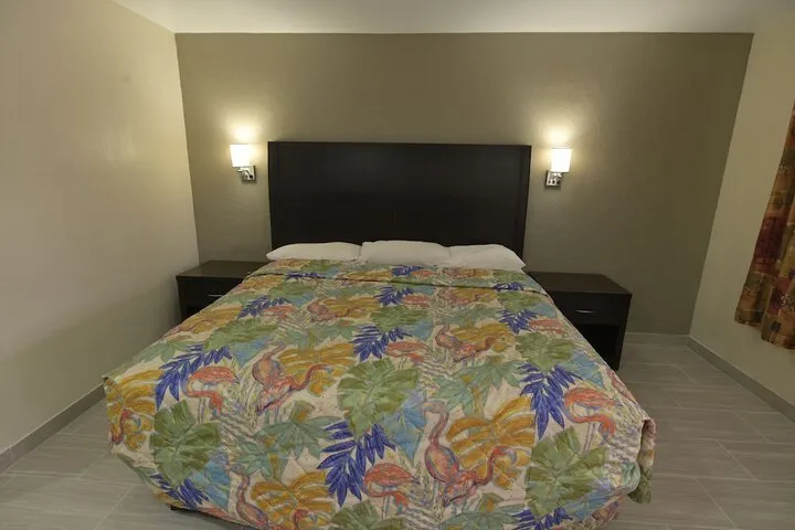 Room 5 of 17