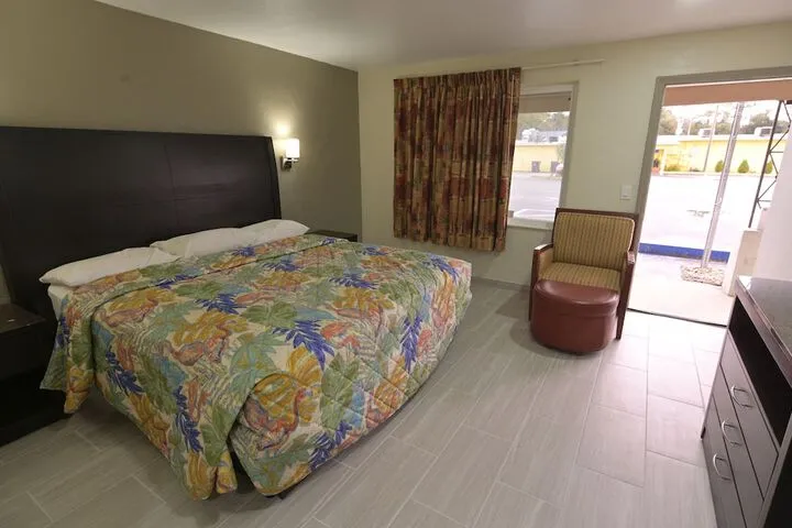 Room 4 of 17
