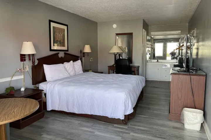 Room 4 of 15