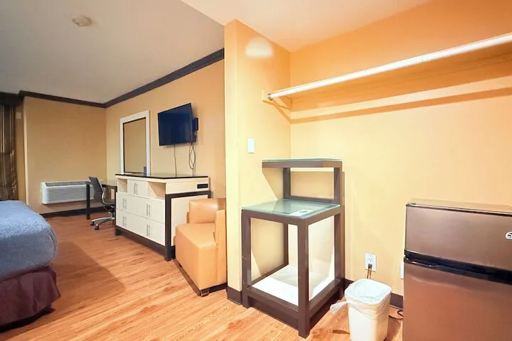 Room 4 of 52