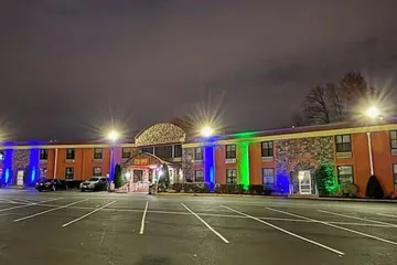 Townhouse Inn & Suites