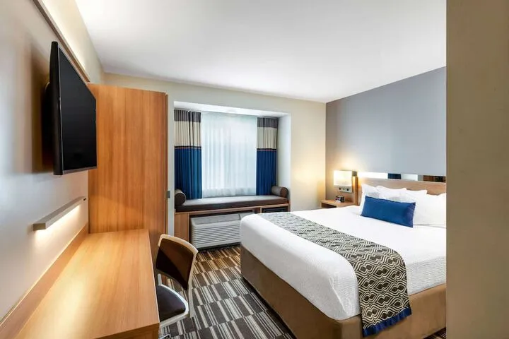 Room 4 of 30
