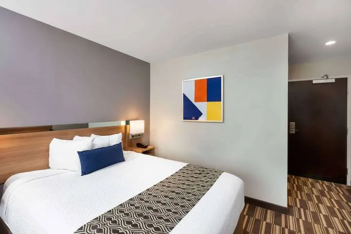 Room 3 of 30