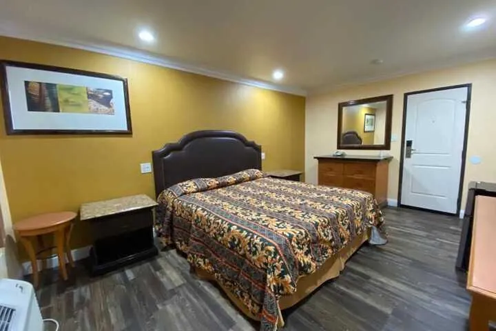 Room 5 of 26