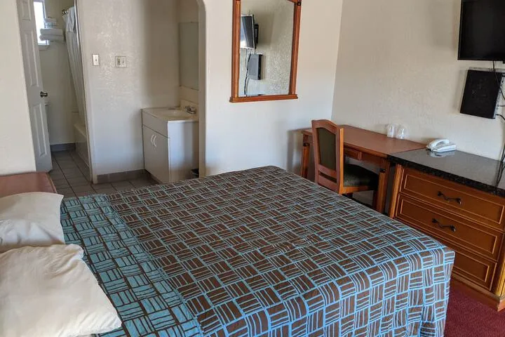 Room 4 of 15