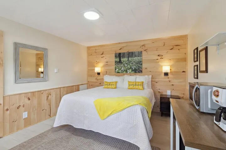 Room 5 of 173