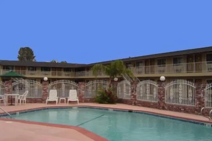 Pool 4 of 9