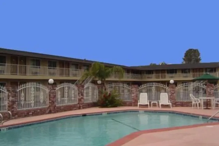 Pool 5 of 9
