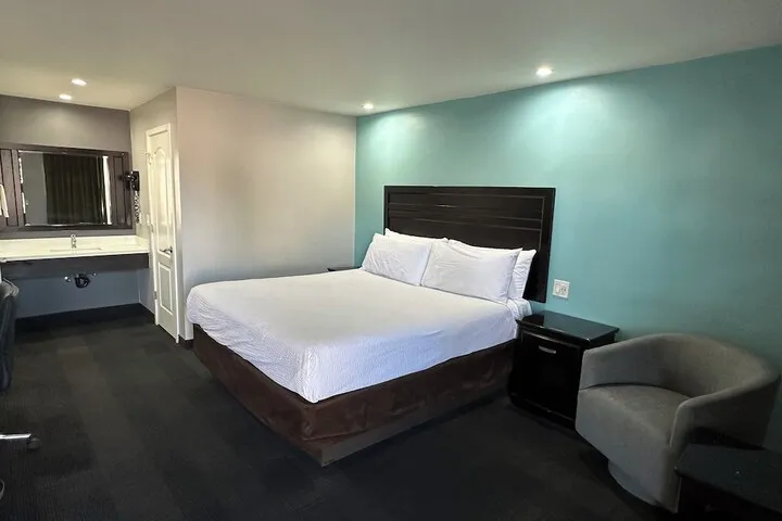 Room 3 of 9