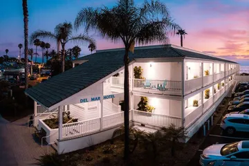 Del Mar Beach Hotel