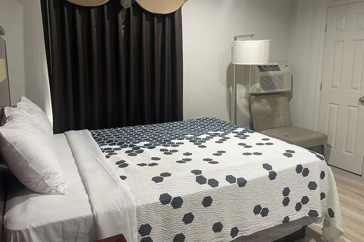 Room 5 of 28