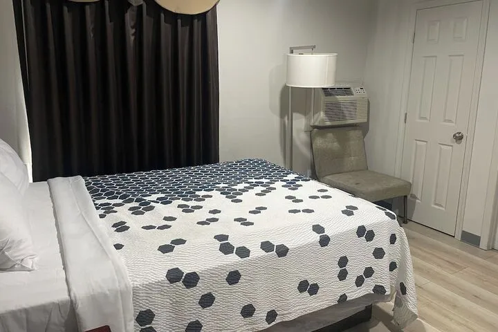 Room 4 of 28