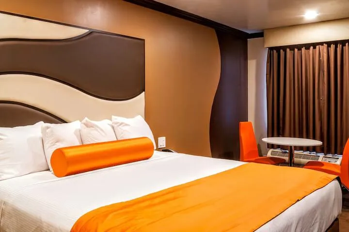 Room 4 of 34