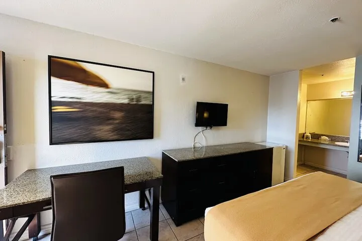 Room 4 of 19