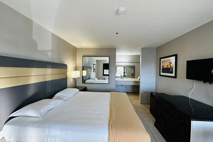 Room 5 of 19