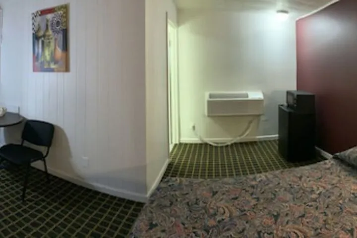 Room 4 of 35