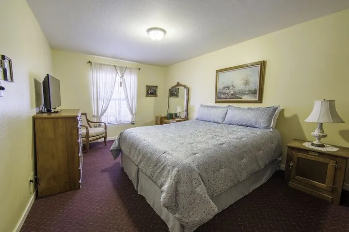 Room 4 of 40