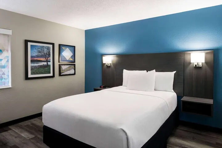 Room 5 of 34