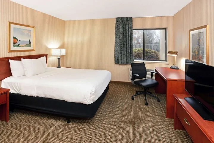 Room 4 of 30