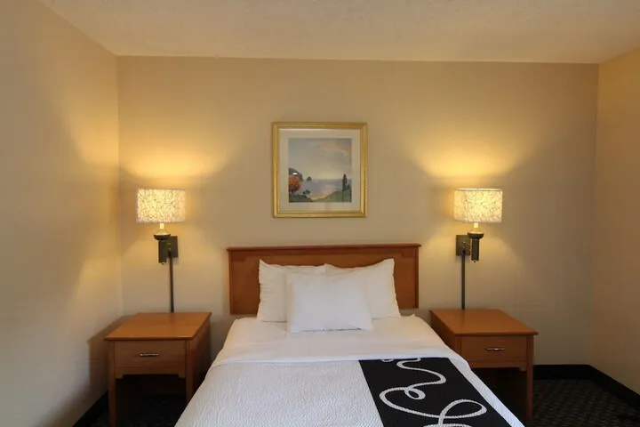 Room 5 of 32