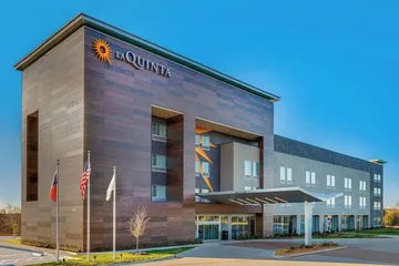 La Quinta Inn & Suites by Wyndham Lewisville