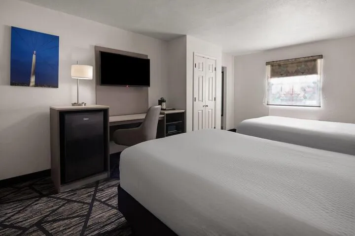 Room 5 of 33