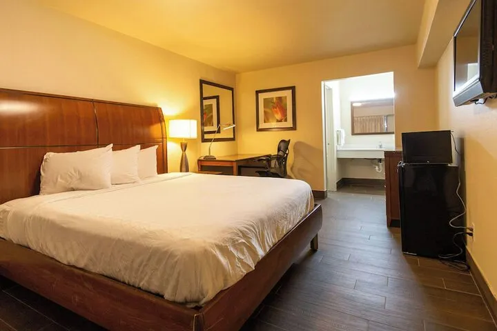 Room 5 of 25
