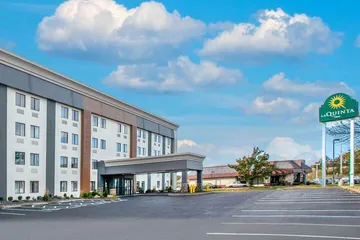 La Quinta Inn & Suites by Wyndham St. Louis Hazelwood / North