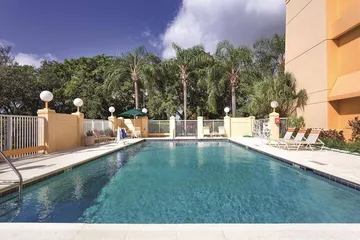 La Quinta Inn & Suites by Wyndham Miami Airport East