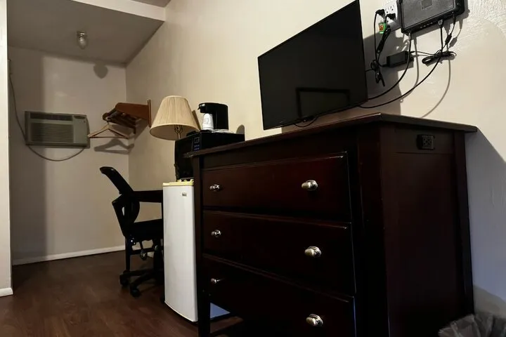 Room 5 of 28