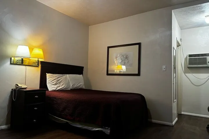 Room 3 of 28