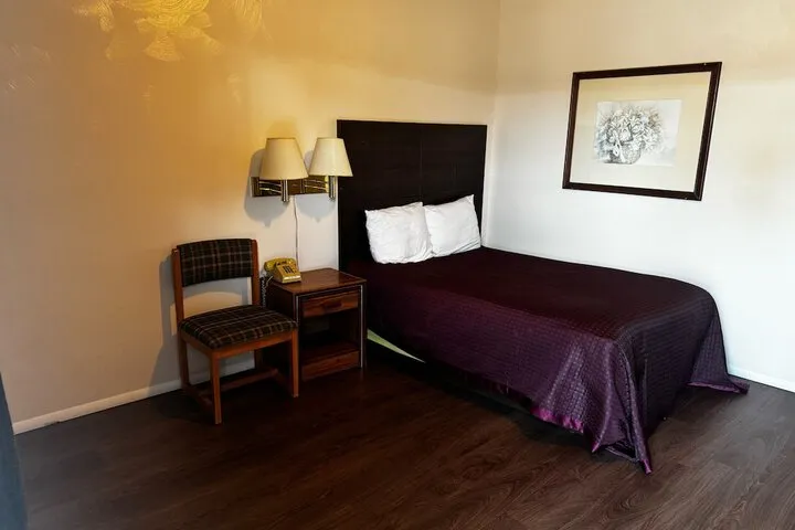Room 4 of 28
