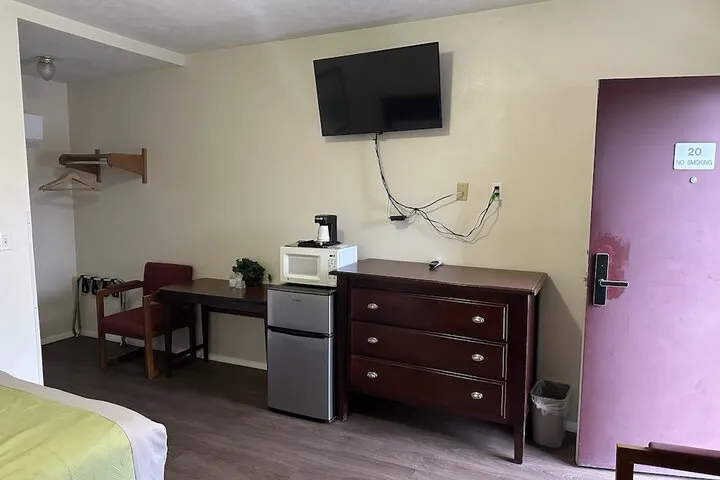 Room 2 of 28