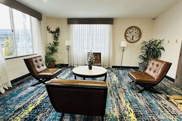 Lobby lounge
