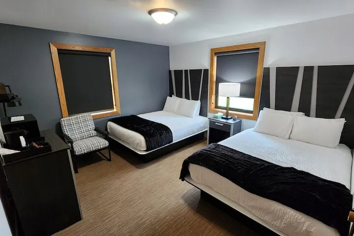 Room 4 of 79