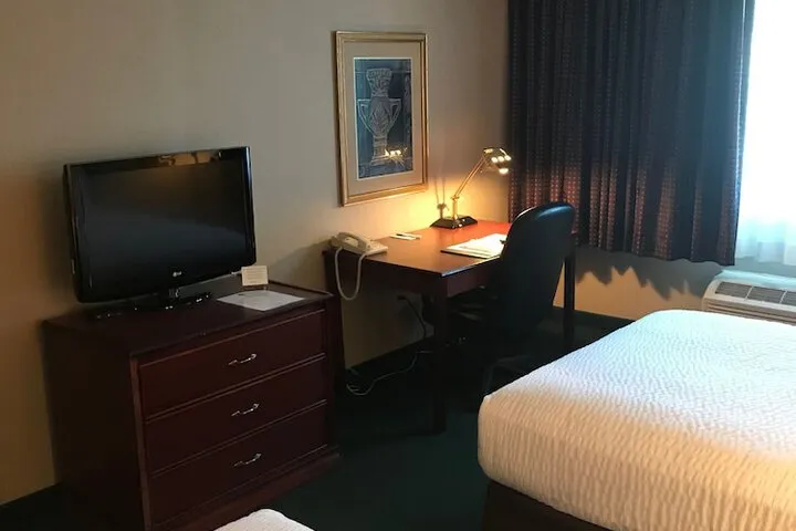 Room 4 of 18