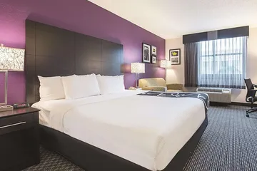 La Quinta Inn & Suites by Wyndham Plantation at SW 6th St