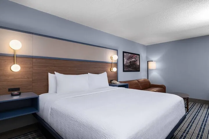 Room 3 of 38