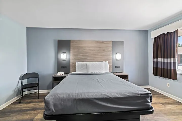 Room 5 of 23