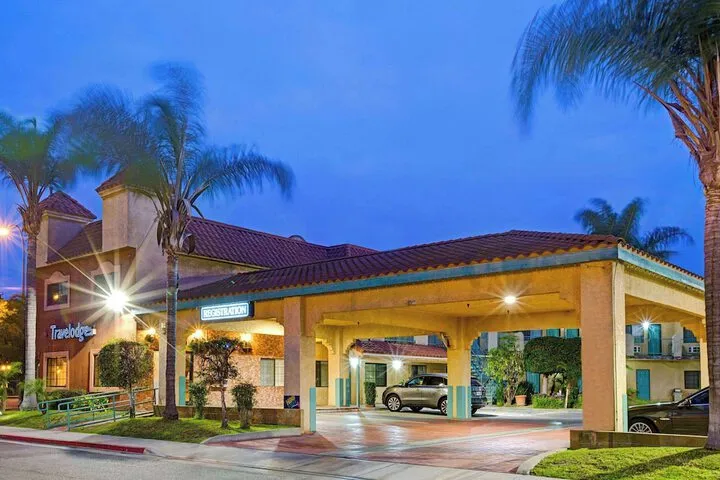 Hotel 5 of 6