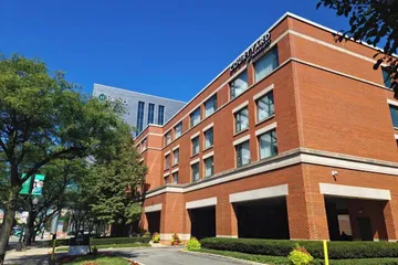 Courtyard by Marriott Chicago at Medical District / UIC