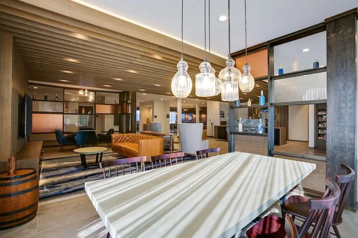 Lobby lounge